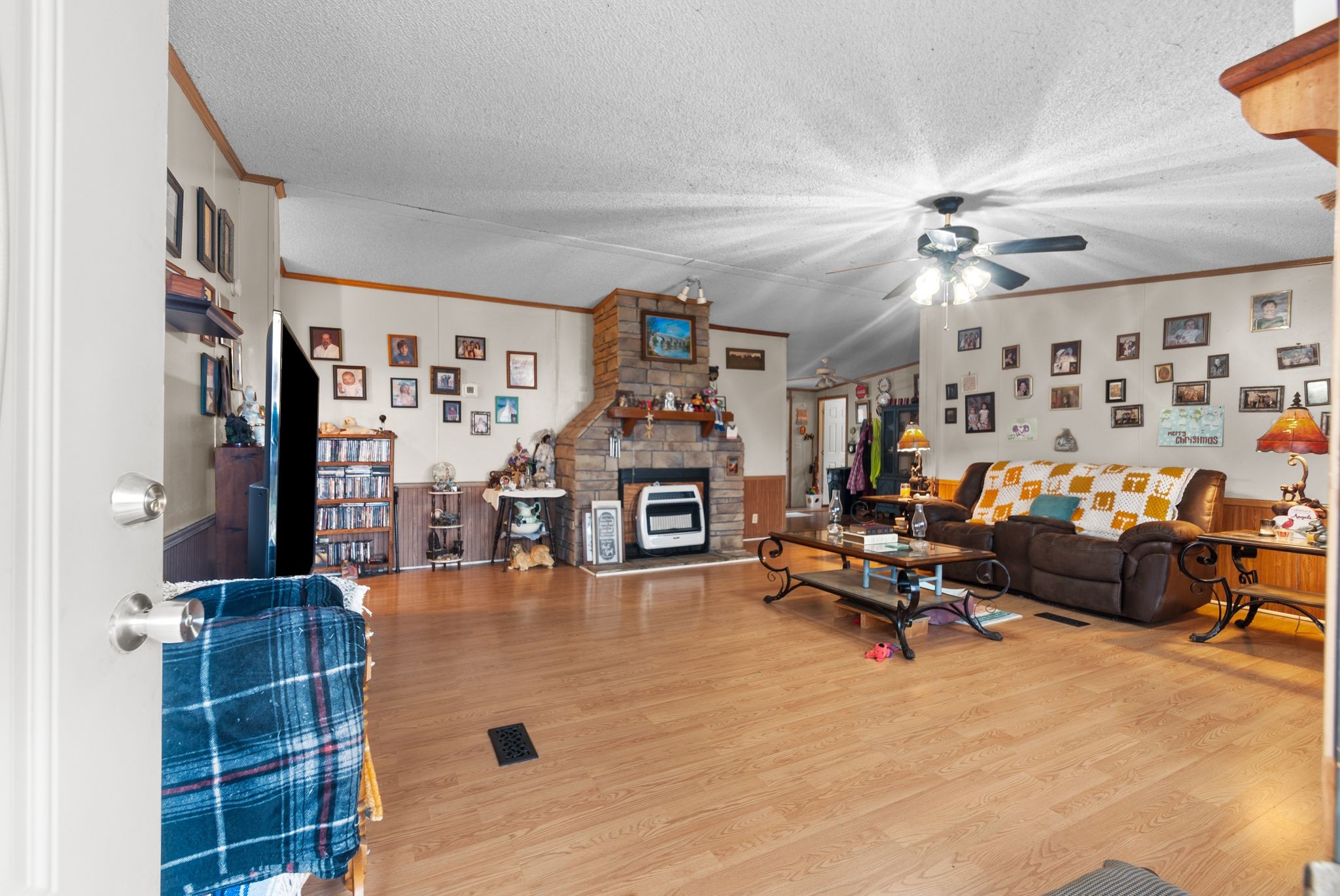 3300 Fishing Ford Road Petersburg, TN 37144 - Photo 12 of 30 a living room with furniture and a flat screen tv