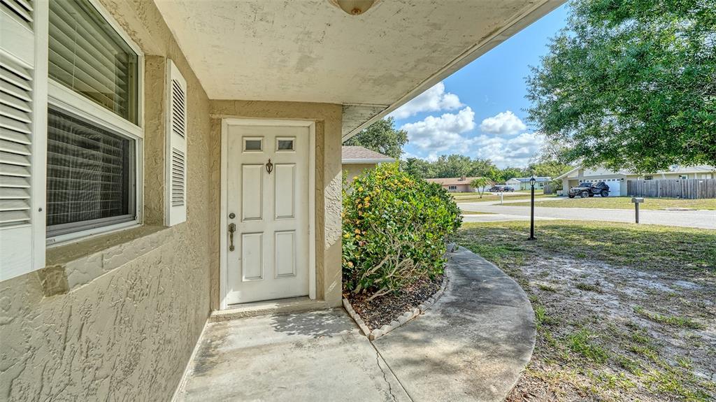 1546 Georgetowne Lane Sarasota, FL 34232 - Photo 6 of 36