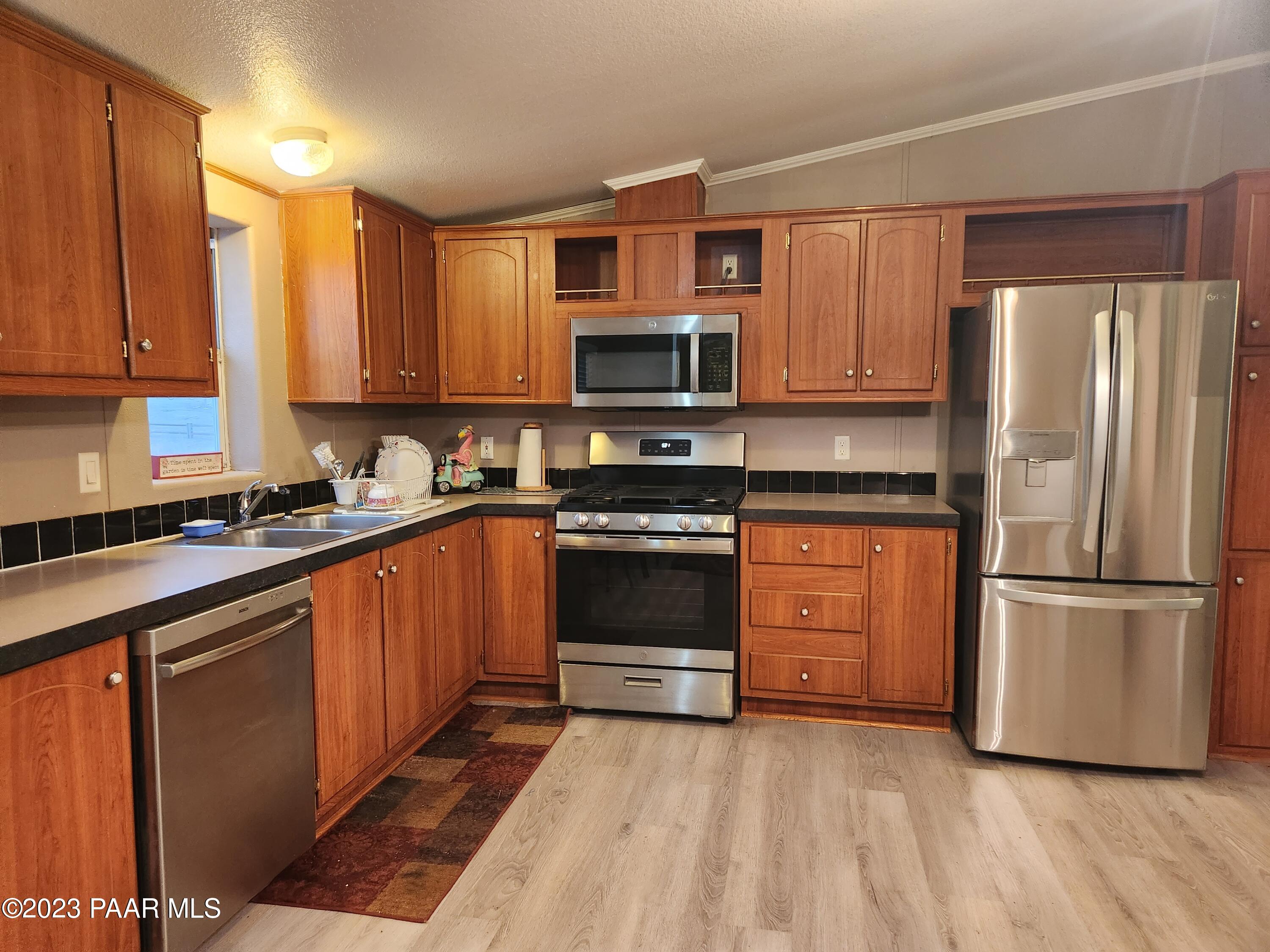 800 Sharon Road Chino Valley, AZ 86323 - Photo 3 of 25 newer stainless steel appliances