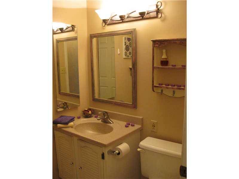 128 E Road Pittsburgh, PA 15209 - Photo 16 of 25 Full Bath.