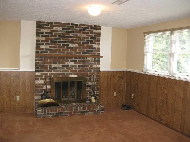 128 E Road Pittsburgh, PA 15209 - Photo 17 of 25 Family Room.