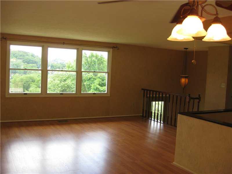 128 E Road Pittsburgh, PA 15209 - Photo 4 of 25 Living Room.