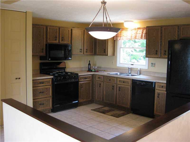 128 E Road Pittsburgh, PA 15209 - Photo 6 of 25 Kitchen.