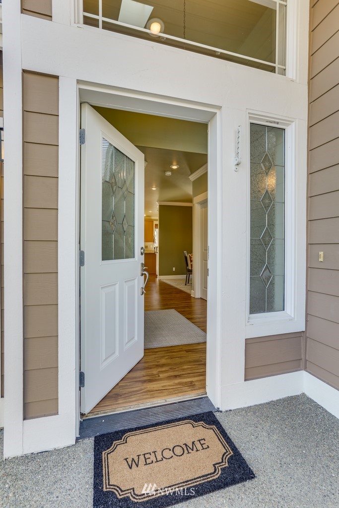 1205 North 27th Place Renton, WA 98056 - Photo 3 of 37 a view of an entryway of house
