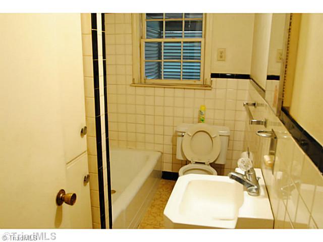 2500 Farmbrook Road Winston-Salem, NC 27103 - Photo 9 of 9 Bath.