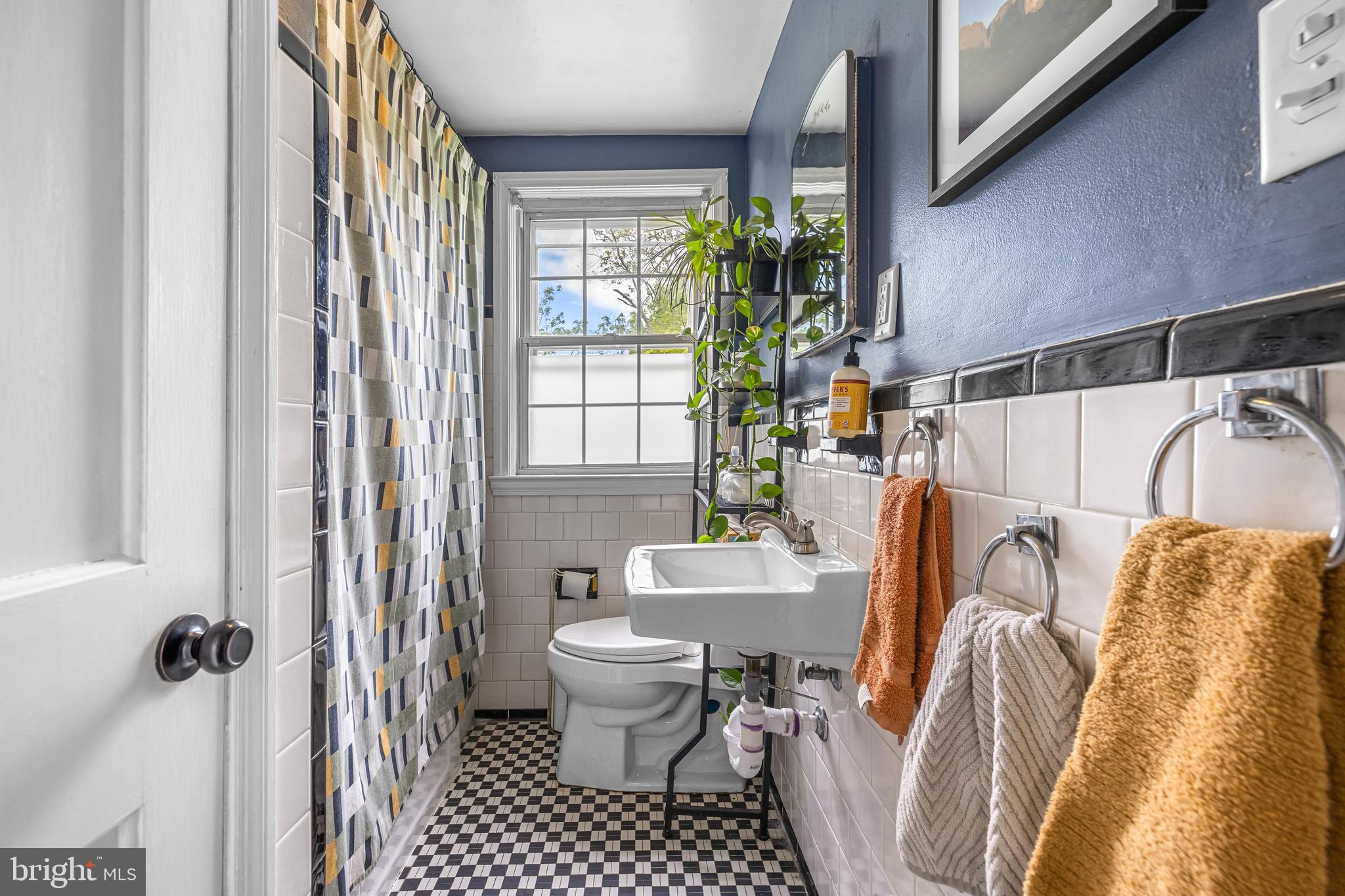 1620 Hardwick Road Towson, MD 21286 - Photo 25 of 38 a bathroom with a sink toilet and shower