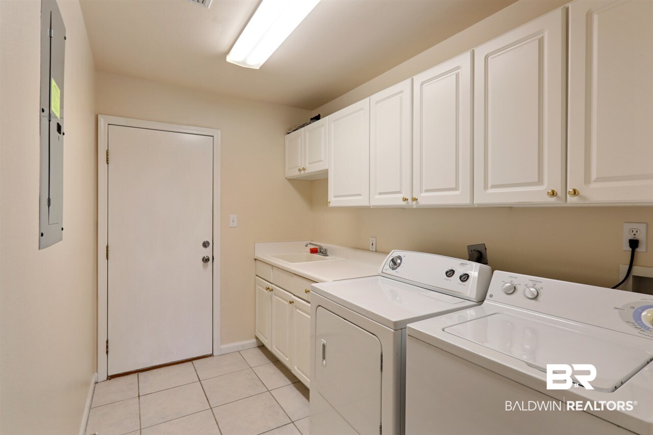 30460 Ono N Loop West Orange Beach, AL 36561 - Photo 7 of 17 Lots of cabinets!