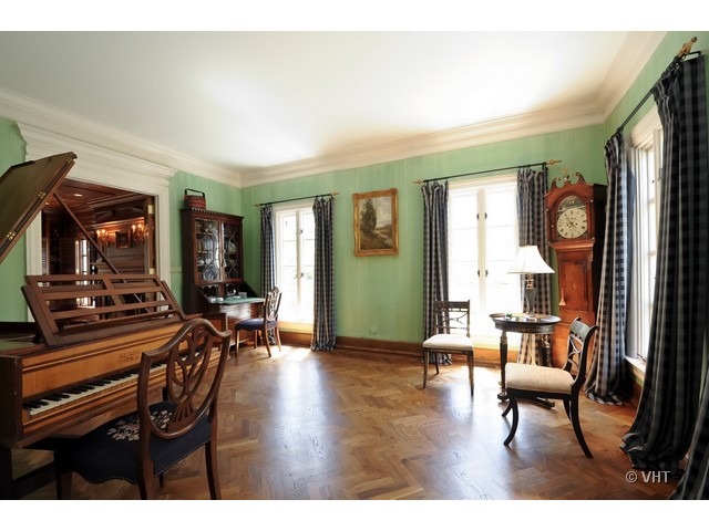 41 Locust Road Winnetka, IL 60093 - Photo 5 of 24 Gallery Image 5