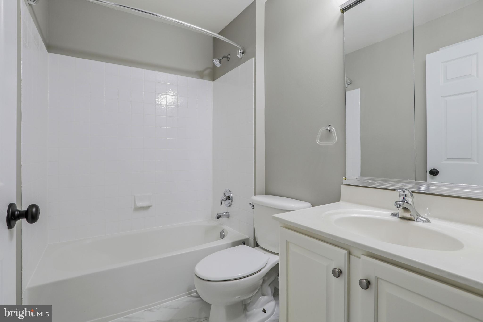 25272 McIntyre Square South Riding, VA 20152 - Photo 31 of 51 Renovated Upper Level Hall Bathroom