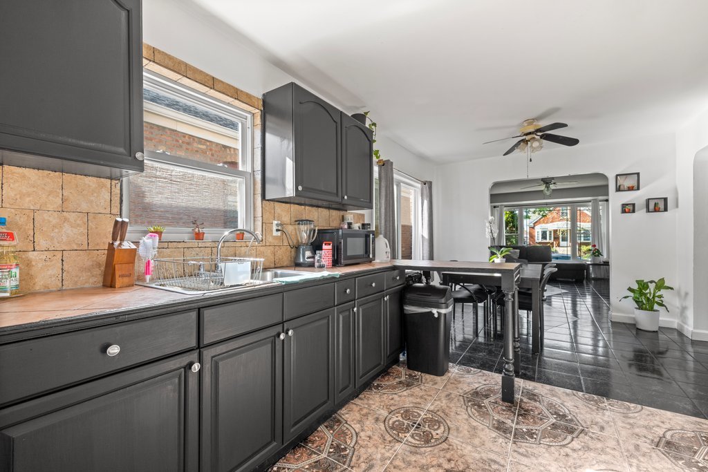 3737 West 70th Street Chicago, IL 60629 - Photo 11 of 37