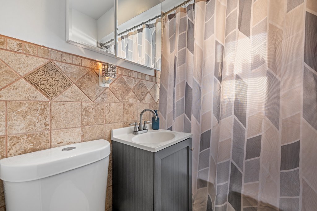 3737 West 70th Street Chicago, IL 60629 - Photo 15 of 37