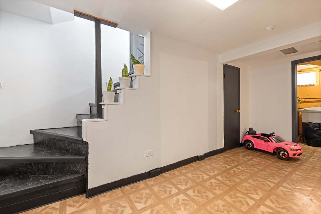 3737 West 70th Street Chicago, IL 60629 - Photo 20 of 37