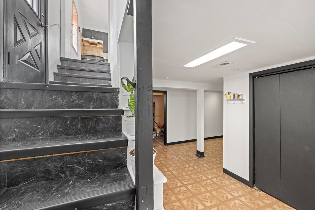 3737 West 70th Street Chicago, IL 60629 - Photo 24 of 37