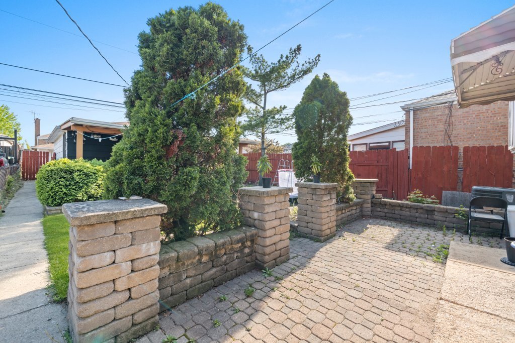 3737 West 70th Street Chicago, IL 60629 - Photo 29 of 37