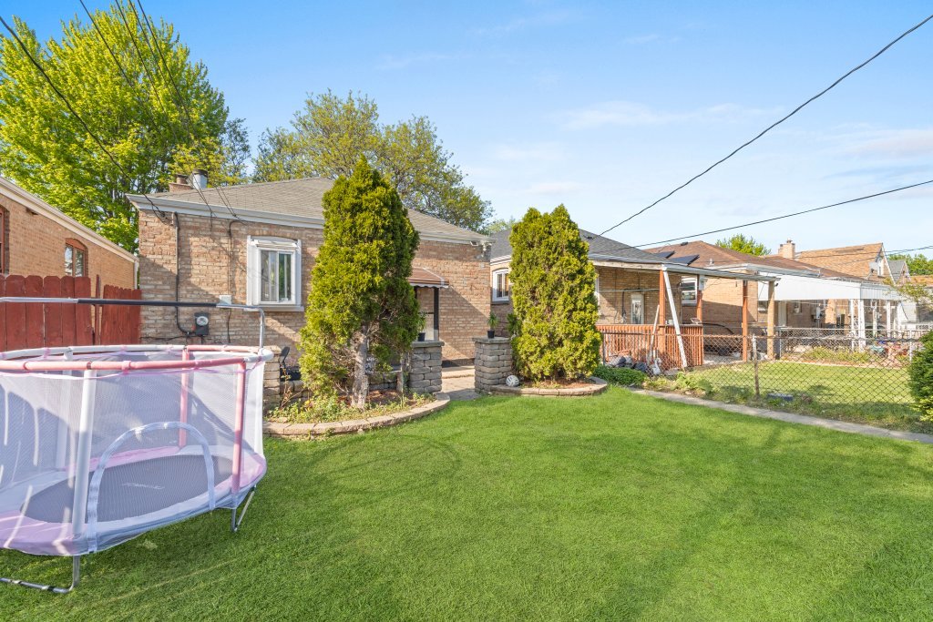 3737 West 70th Street Chicago, IL 60629 - Photo 31 of 37