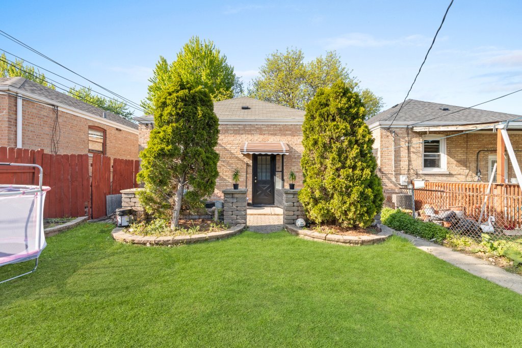 3737 West 70th Street Chicago, IL 60629 - Photo 35 of 37
