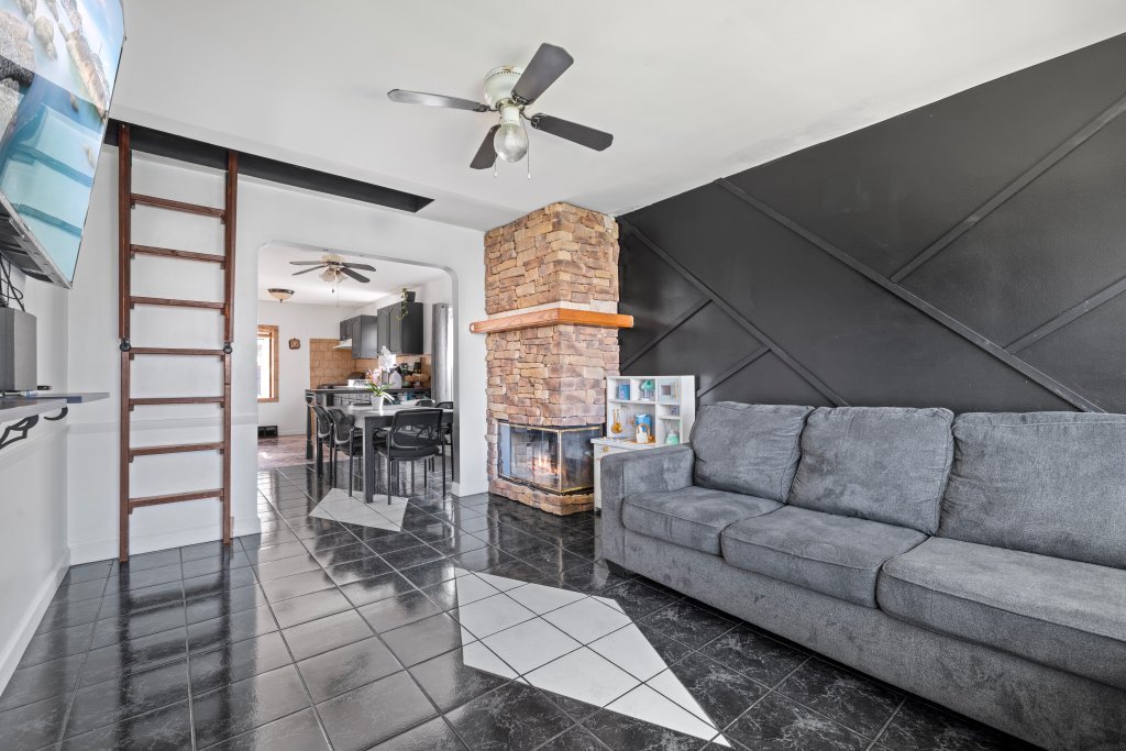 3737 West 70th Street Chicago, IL 60629 - Photo 5 of 37