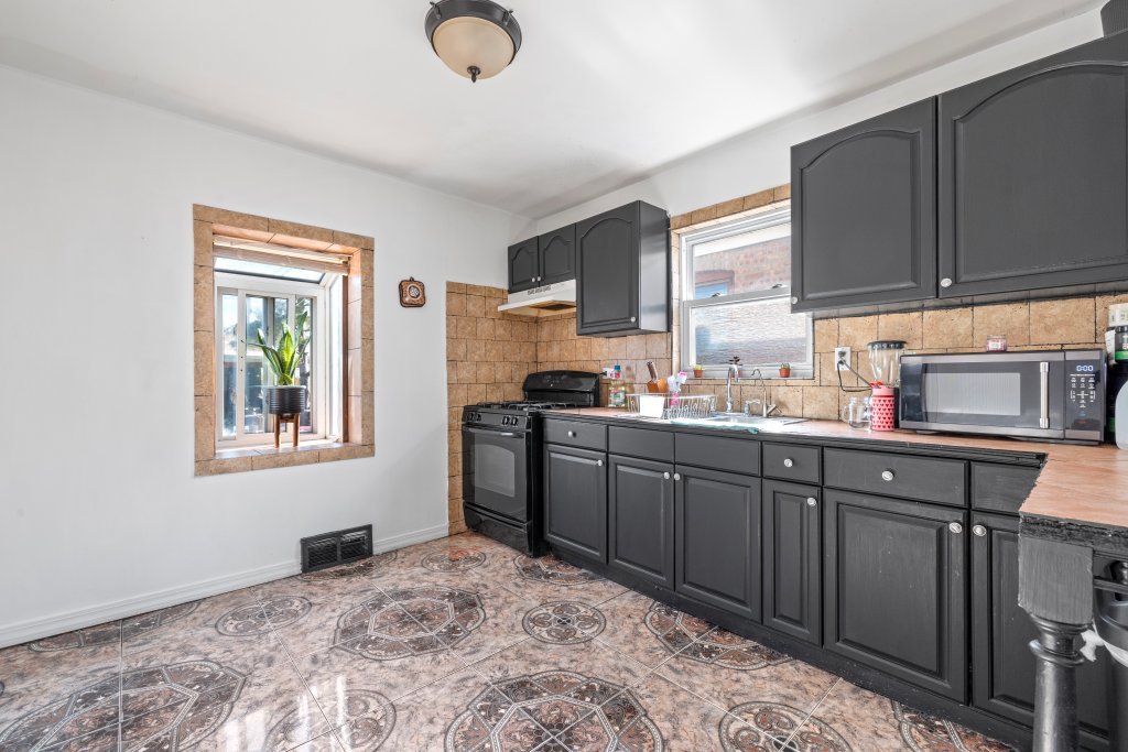3737 West 70th Street Chicago, IL 60629 - Photo 9 of 37