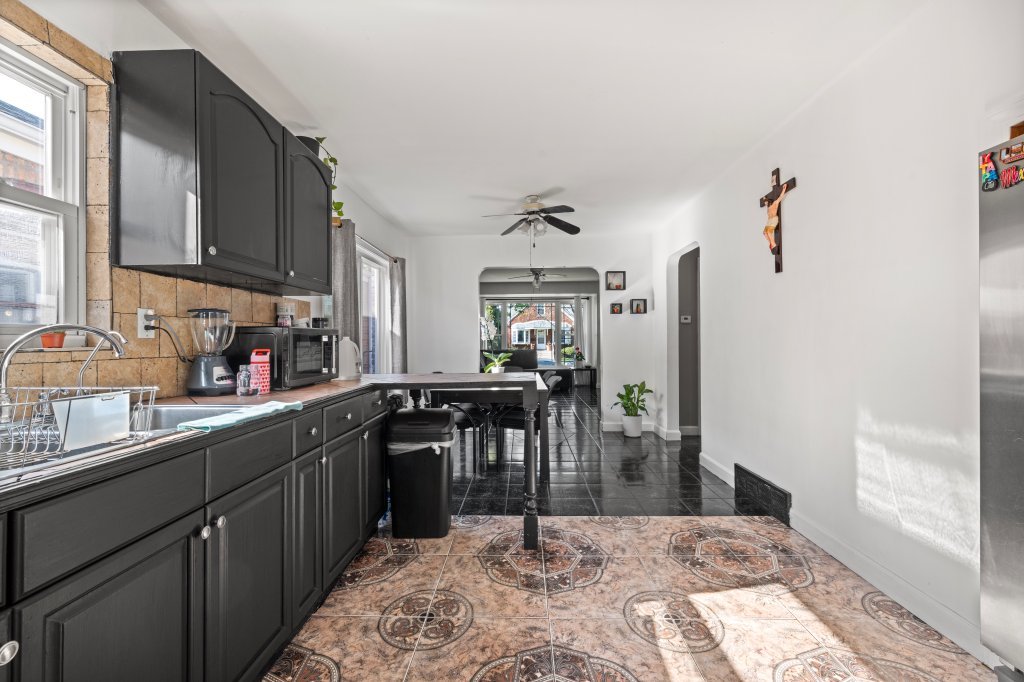 3737 West 70th Street Chicago, IL 60629 - Photo 10 of 37
