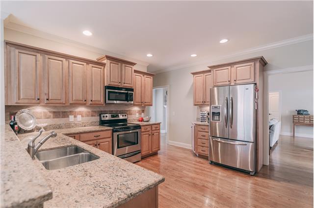 440 Quarry Road Gallatin, TN 37066 - Photo 5 of 16 CHEF'S KITCHEN OFFERS GRANITE, HARDWOOD FLOORS, WALK UP BAR, & LOTS OF CABINETS