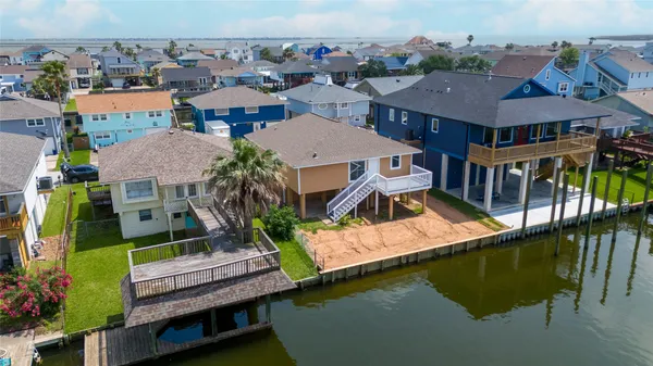 $2,500 | 901 Bonita Drive, Bayou Vista, TX 77563