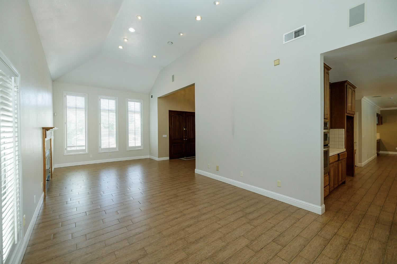 2708 Lake Front Court Modesto, CA 95355 - Photo 11 of 56