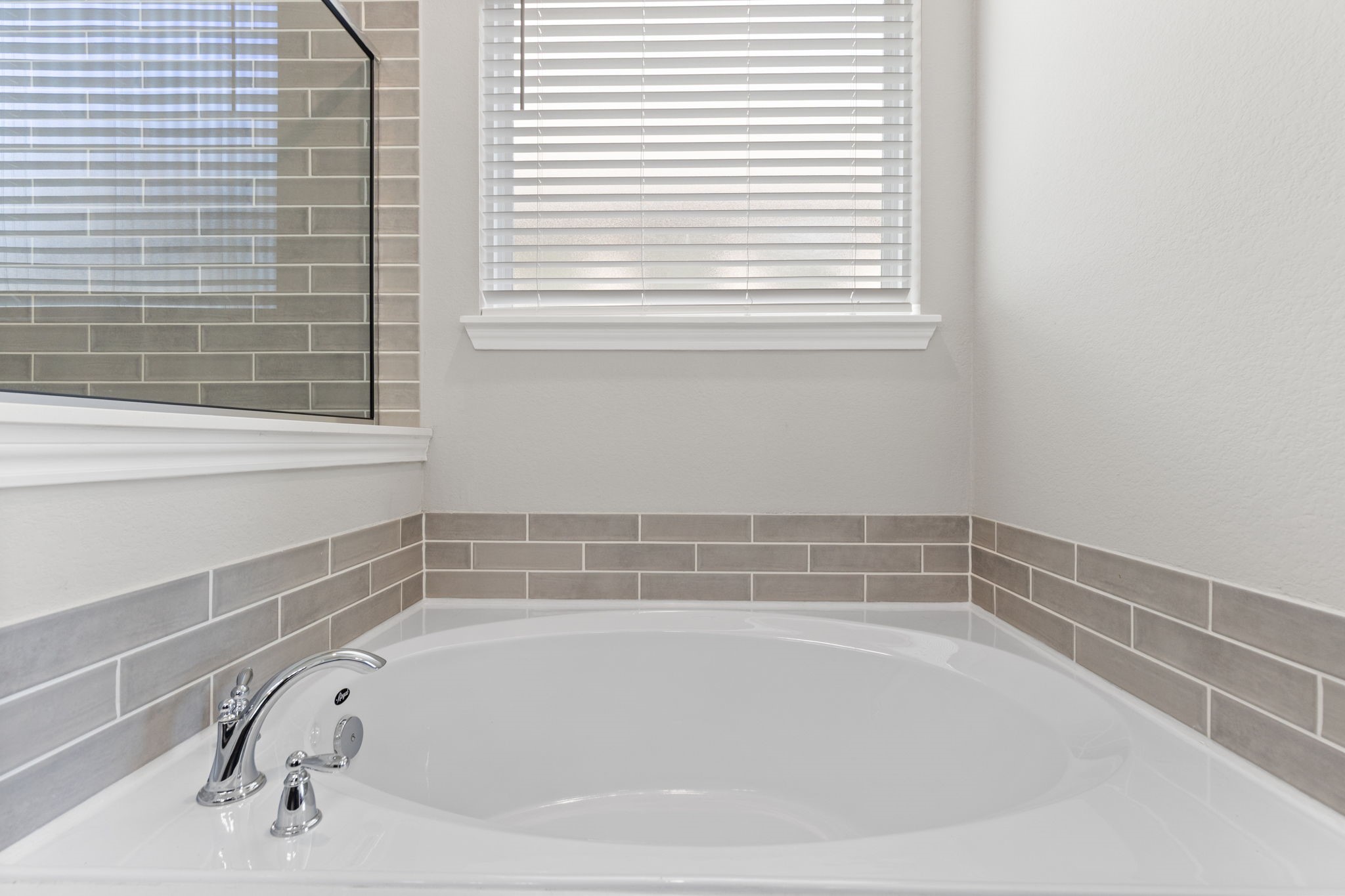 3541 Cherrybark Gable Ln Spring Spring, TX 77386 - Photo 20 of 39 Soak away the day in peace.