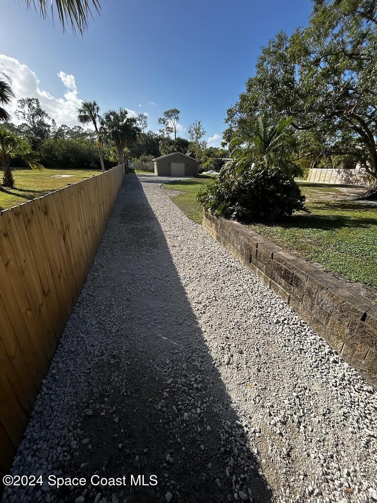 3960 Ponderosa Road Malabar, FL 32950 - Photo 4 of 96 UNADJUSTEDNONRAW_thumb_4328