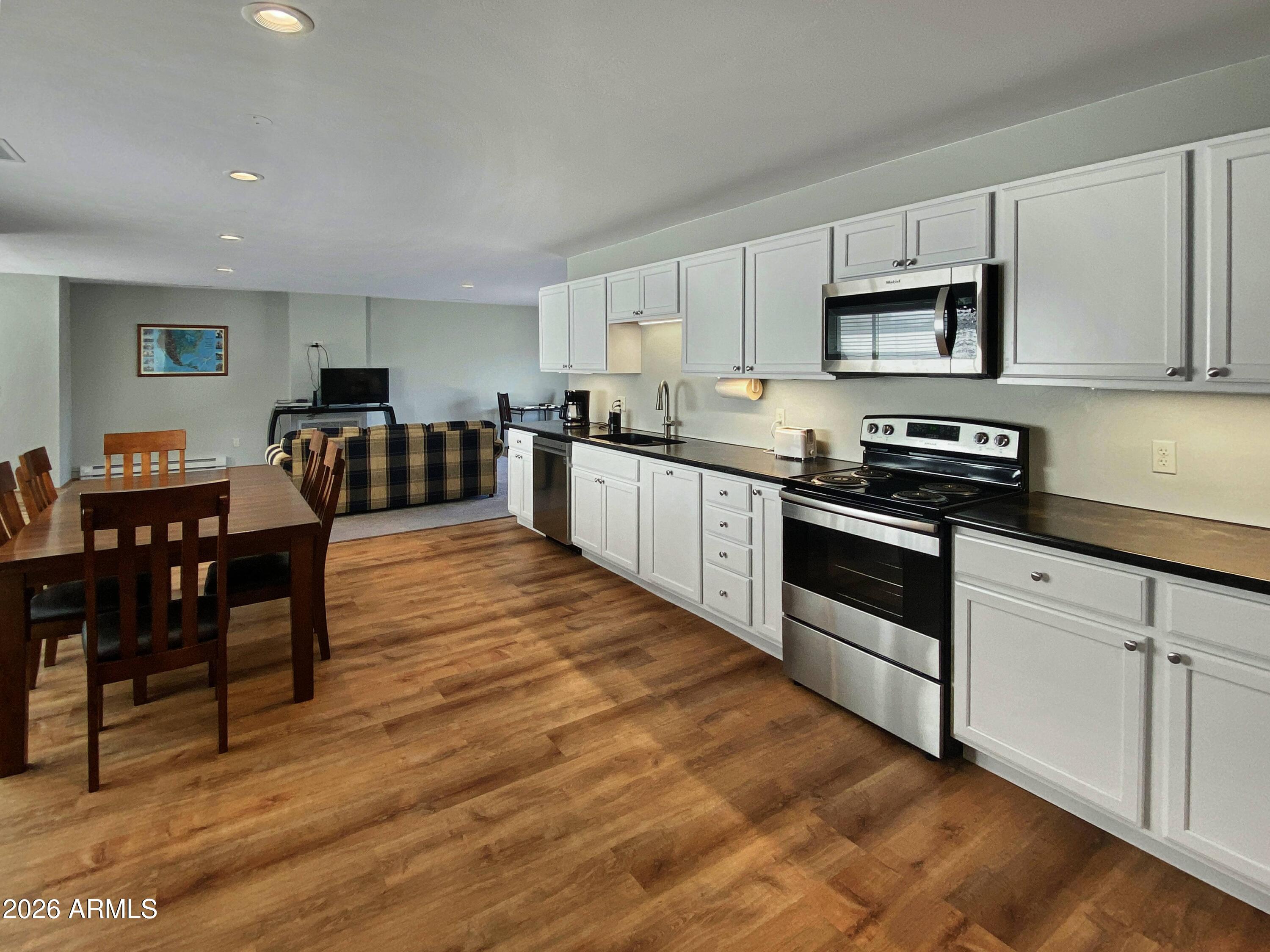 3960 East Lake Shore Drive Rimrock, AZ 86335 - Photo 2 of 32 Kitchen/Dining