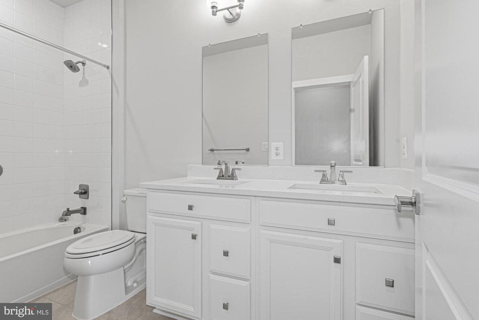 13866 Ridgeview Court Hunt Valley, MD 21030 - Photo 6 of 9 a bathroom with a toilet a sink a tub and mirror
