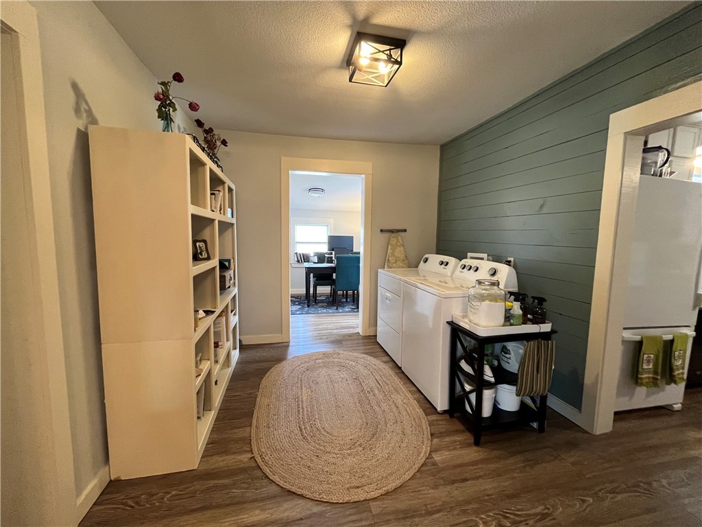 1102 North Travis Avenue Cameron, TX 76520 - Photo 19 of 48 a dining room with furniture and window