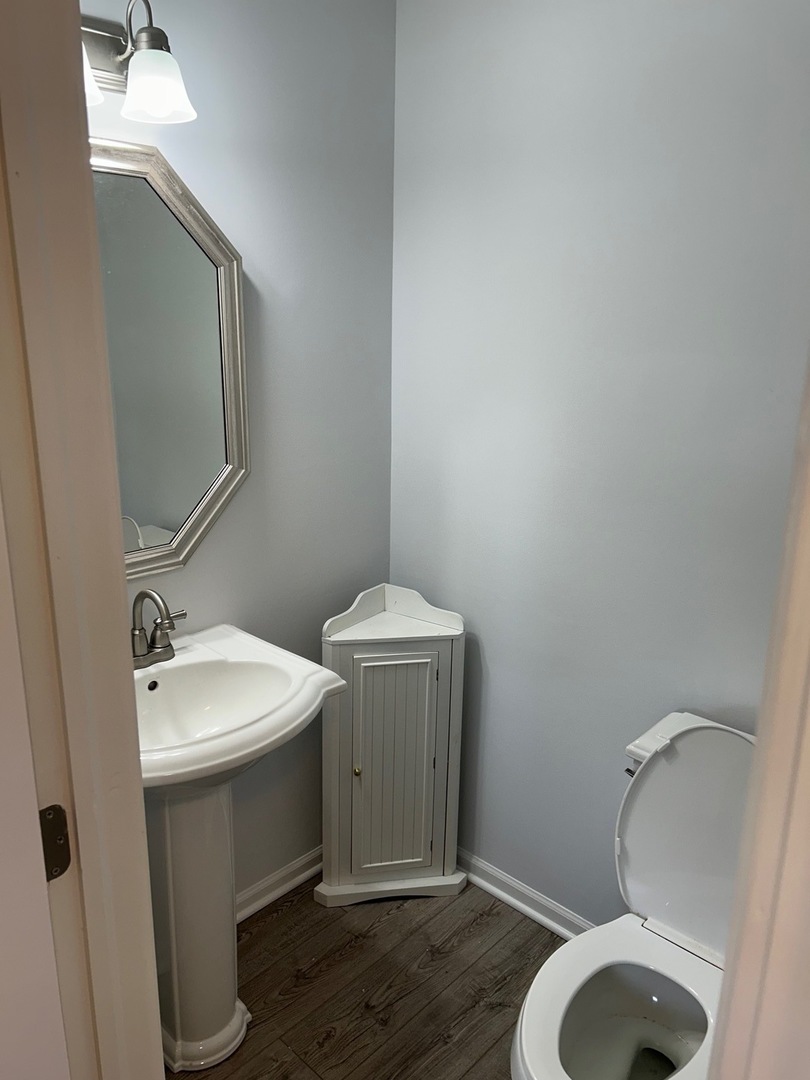 105 Golfview Circle Prospect Heights, IL 60070 - Photo 4 of 23 a bathroom with a toilet sink and mirror