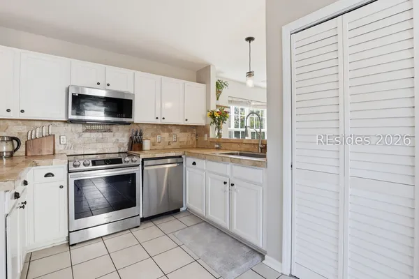 $425,000 | 36 Sandy Pointe Drive, Bluffton, SC 29910