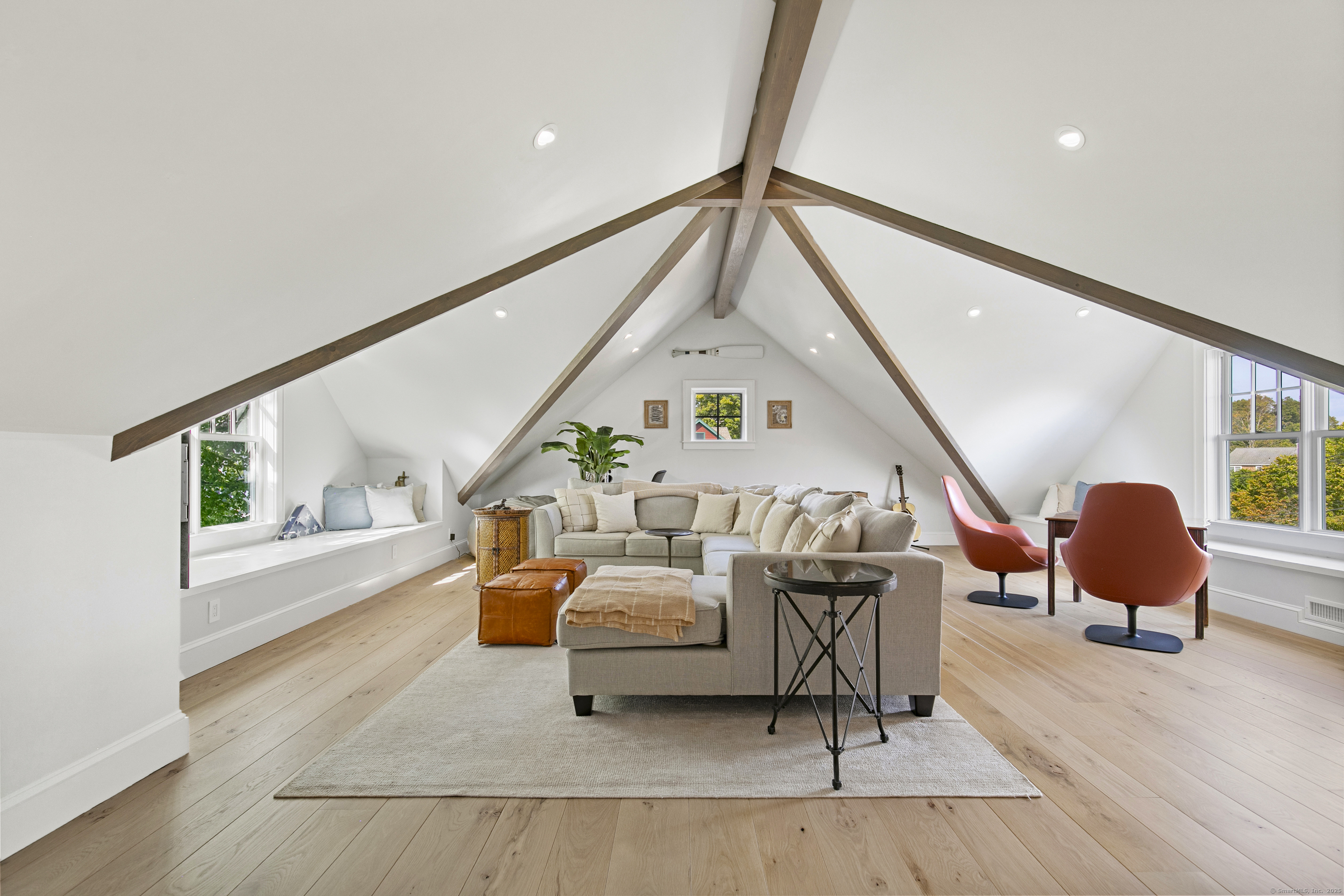 33 Thimble Farms Road Branford, CT 06405 - Photo 21 of 40 a living room with furniture and a window