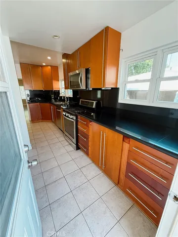 $3,500 | 410 North Adams Street, Glendale, CA 91206