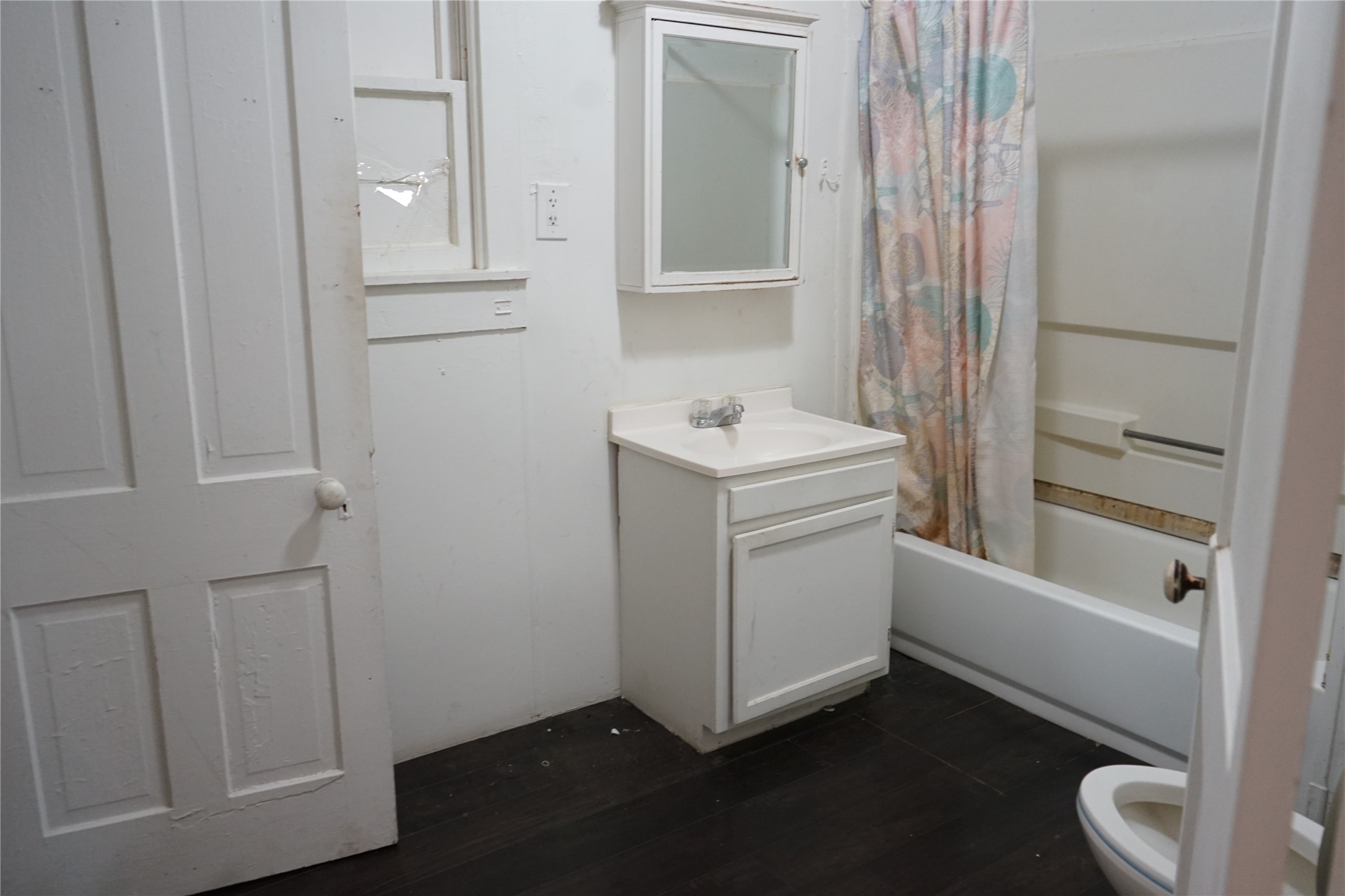1419 Leaman Avenue Rosenberg, TX 77471 - Photo 6 of 17 a bathroom with a sink a toilet and shower