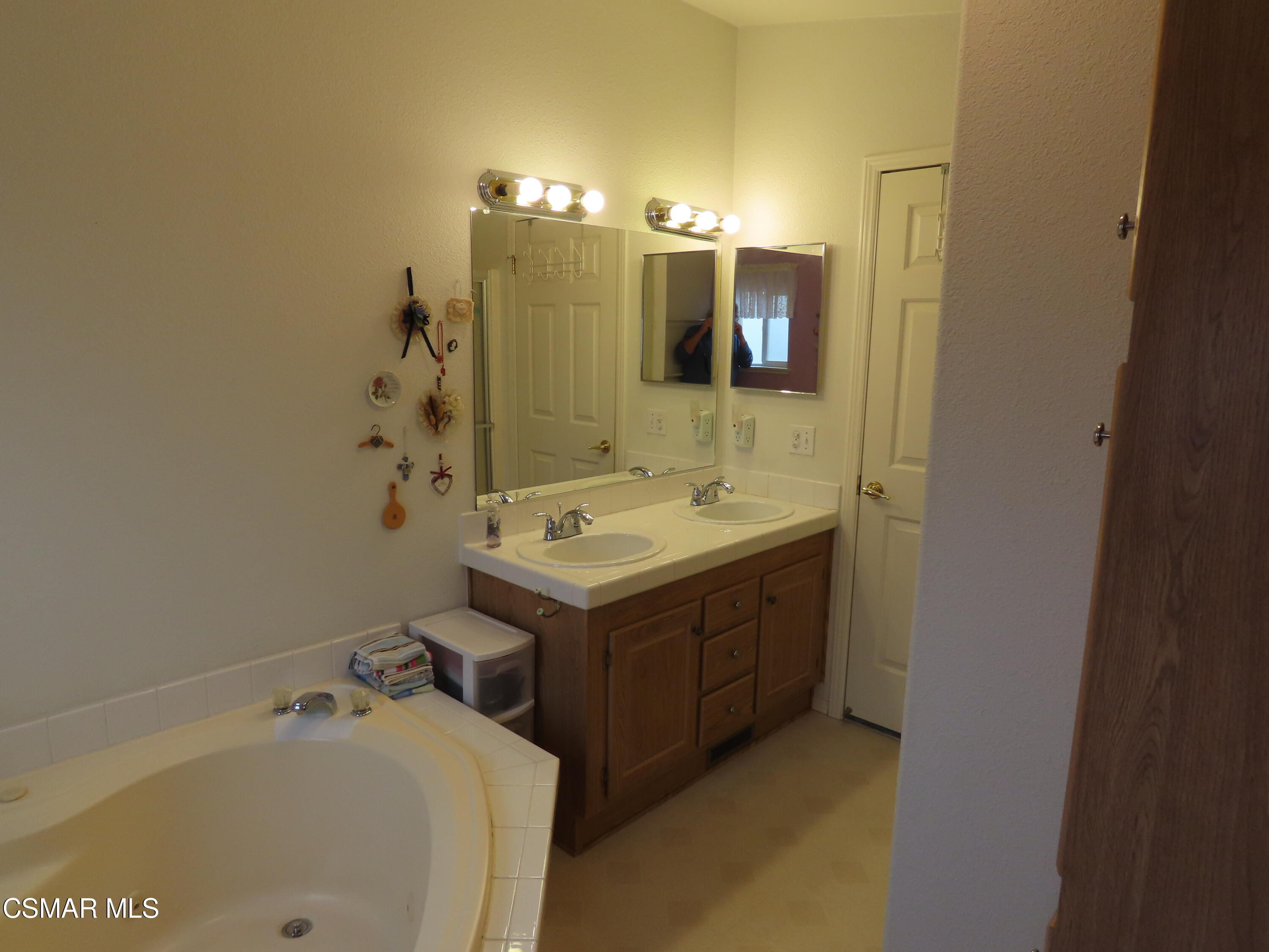 250 East Telegraph Road, Unit 58 Fillmore, CA 93015 - Photo 15 of 29 a bathroom with a sink and a mirror