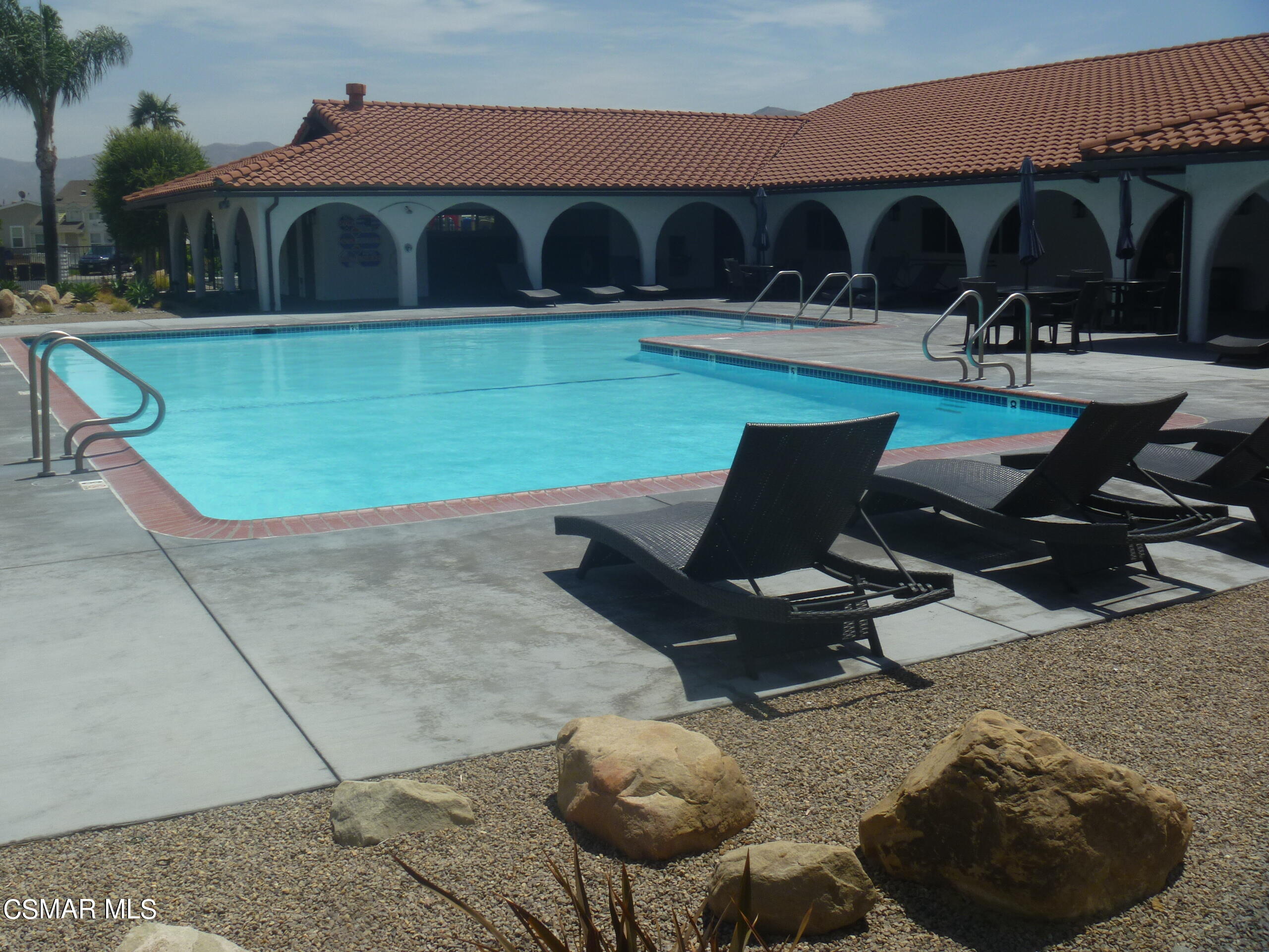 250 East Telegraph Road, Unit 58 Fillmore, CA 93015 - Photo 24 of 29 a backyard of a house with table and chairs