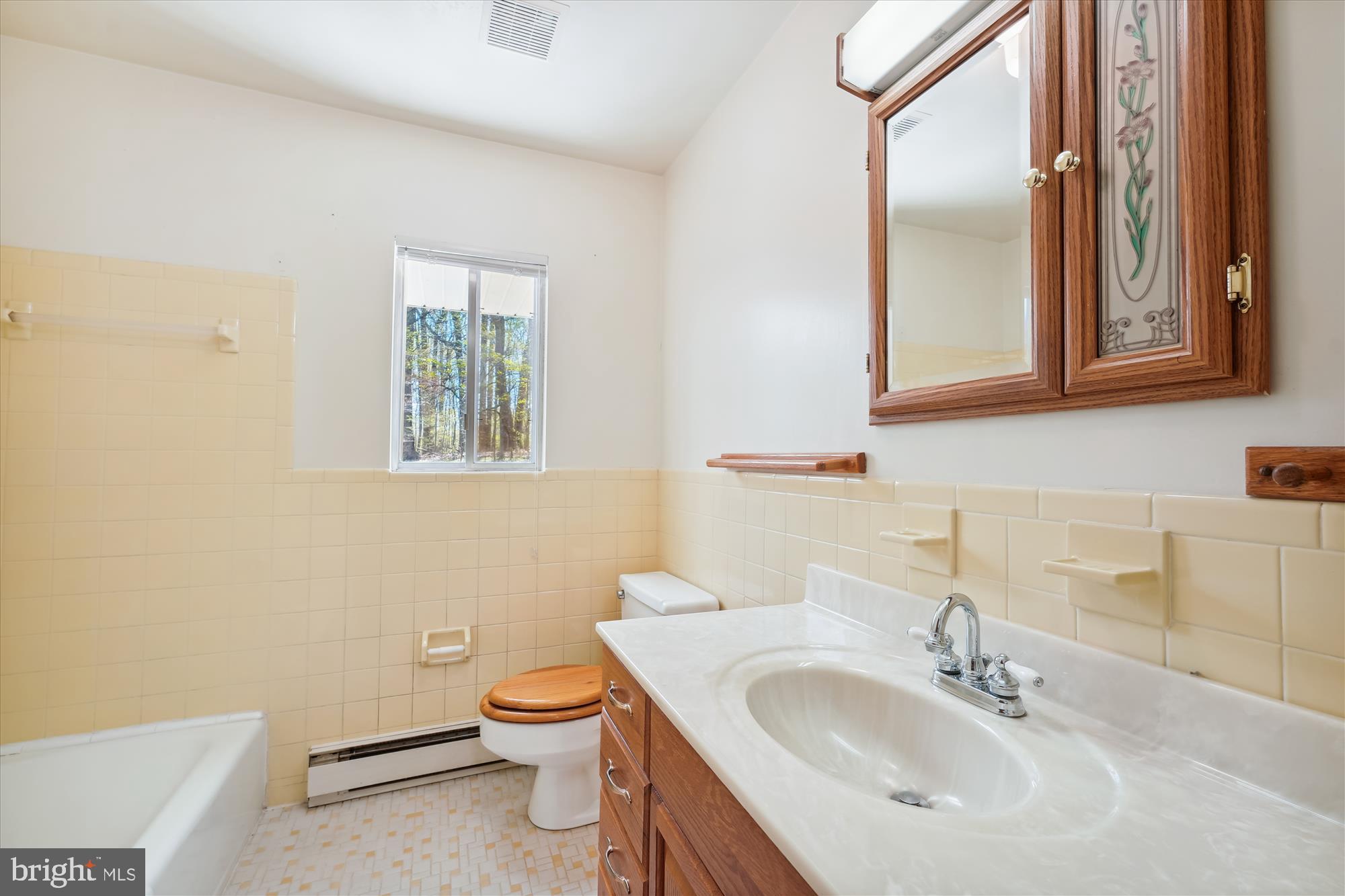 9457 Boyds Turn Road Owings, MD 20736 - Photo 15 of 34 Guest Full Bathroom