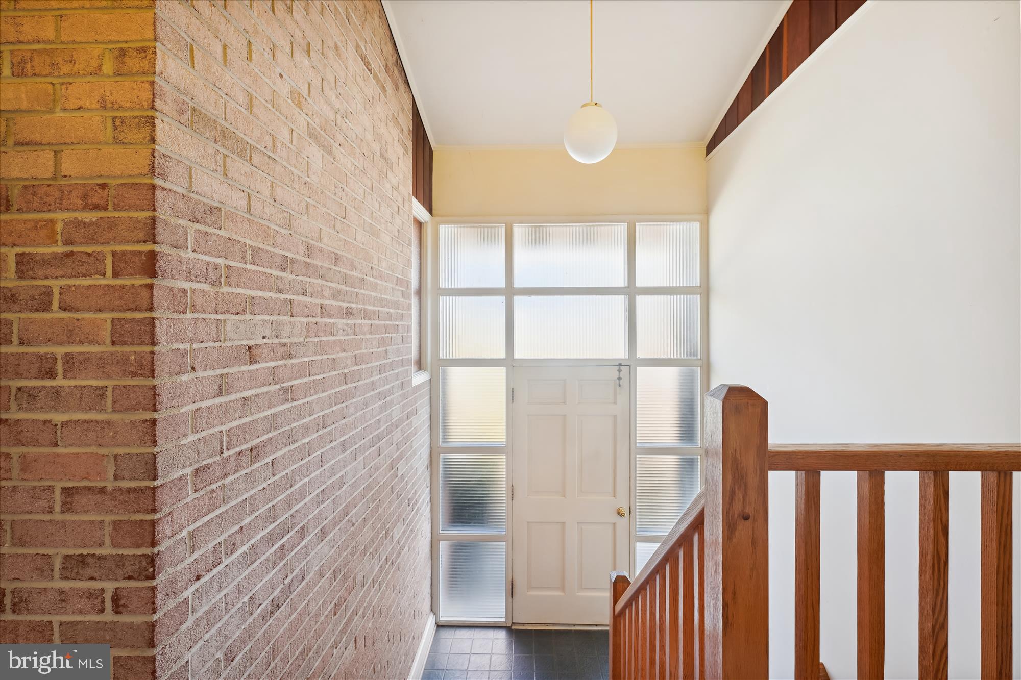9457 Boyds Turn Road Owings, MD 20736 - Photo 3 of 34 Bright Entryway