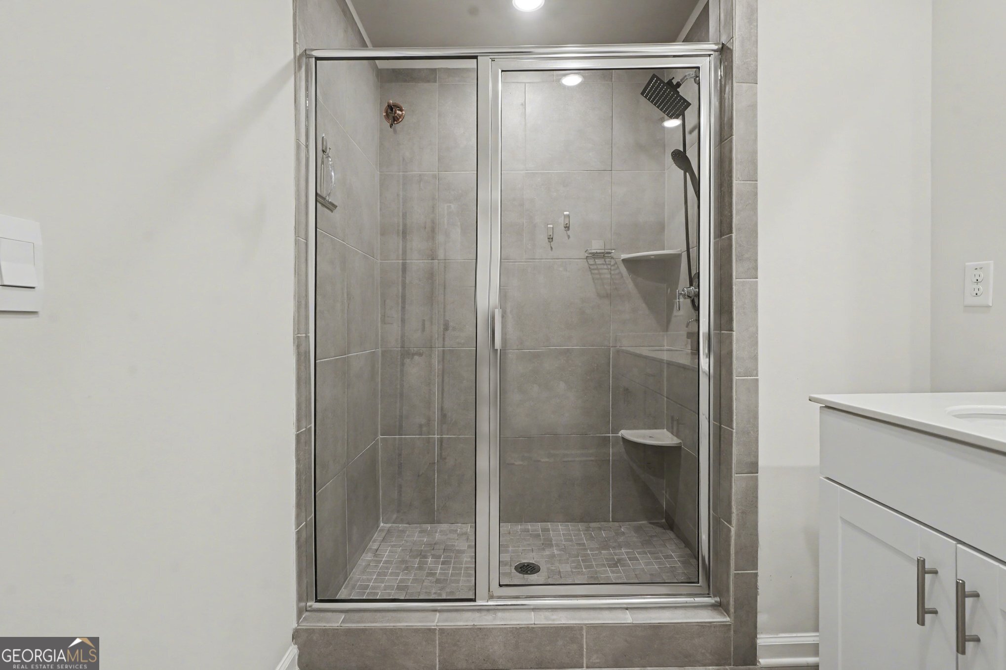 316 Warner Road McDonough, GA 30253 - Photo 13 of 27 a bathroom with a shower