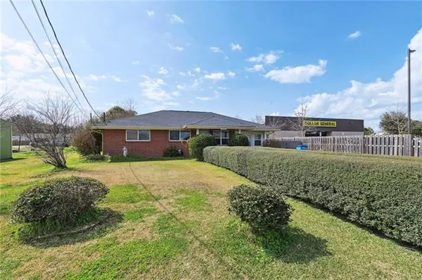 $195,000 | 15457 River Road, Hahnville, LA 70057