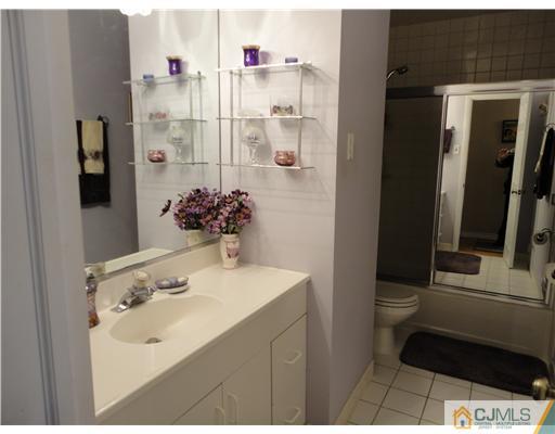 33 Winton Road East Brunswick, NJ 08816 - Photo 14 of 18 Gallery Image 14