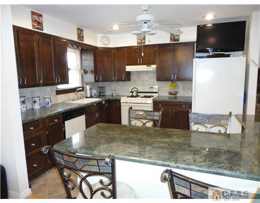 33 Winton Road East Brunswick, NJ 08816 - Photo 4 of 18 Gallery Image 4