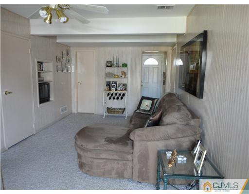 33 Winton Road East Brunswick, NJ 08816 - Photo 5 of 18 Gallery Image 5