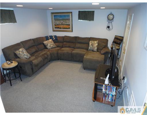 33 Winton Road East Brunswick, NJ 08816 - Photo 7 of 18 Gallery Image 7