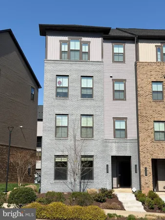 $3,100 | 13230 Woodland Park Road, Unit 1J, Herndon, VA 20171