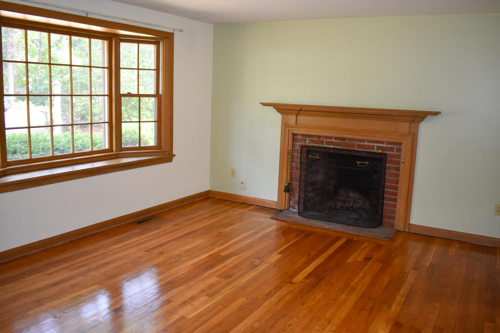 39 Beverly Road West Yarmouth, MA 02673 - Photo 4 of 32 DSC_0476