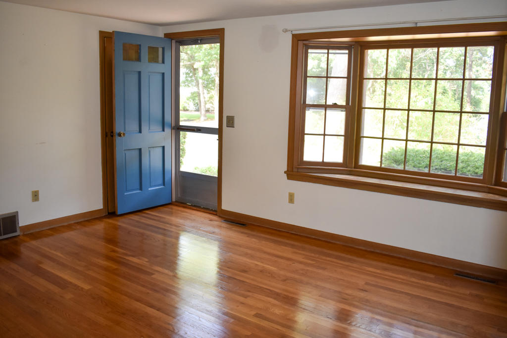 39 Beverly Road West Yarmouth, MA 02673 - Photo 5 of 32 DSC_0474