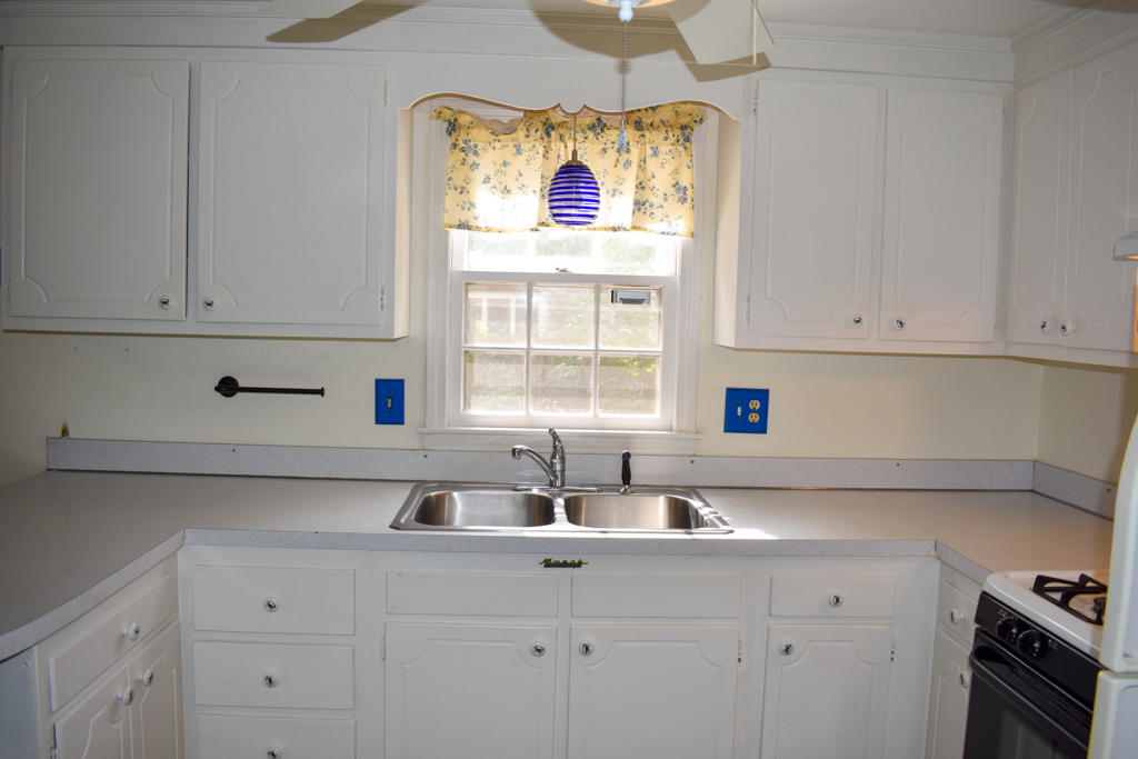 39 Beverly Road West Yarmouth, MA 02673 - Photo 8 of 32 DSC_0481